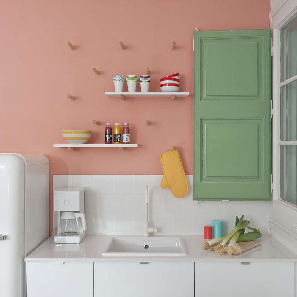 Effortlessly Chic: The Timeless Elegance of a White and Light Wood Kitchen