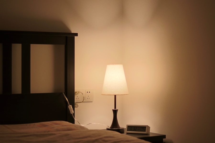 Photo European milky white glass wall lamp for bedroom